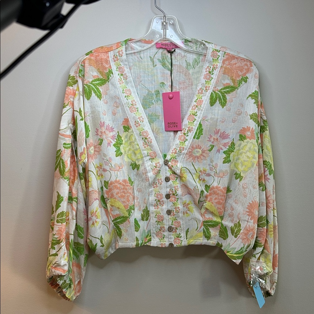🍉NWT🍉Bundle 5 items @ 25$, pay only 75$ - 2 items free!  Pastel Floral Top
